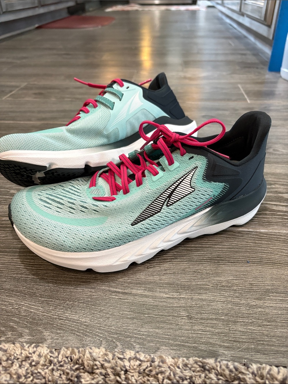 NWOT Altra Provision 6 Women's Mint Athletic Shoes - Picture 2 of 11
